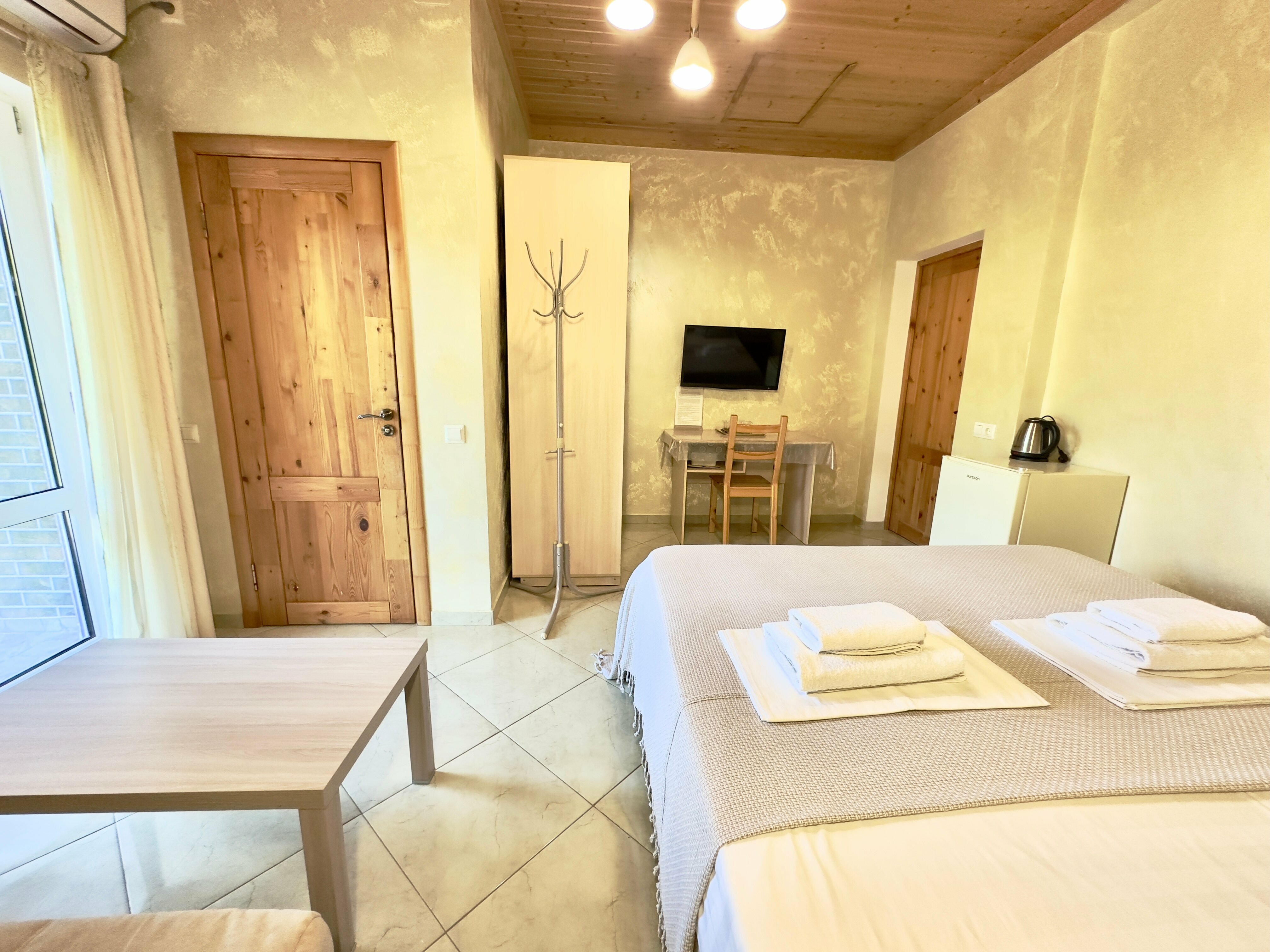 Двухместный номер Делюкс с 1 кроватью и боковым видом на море