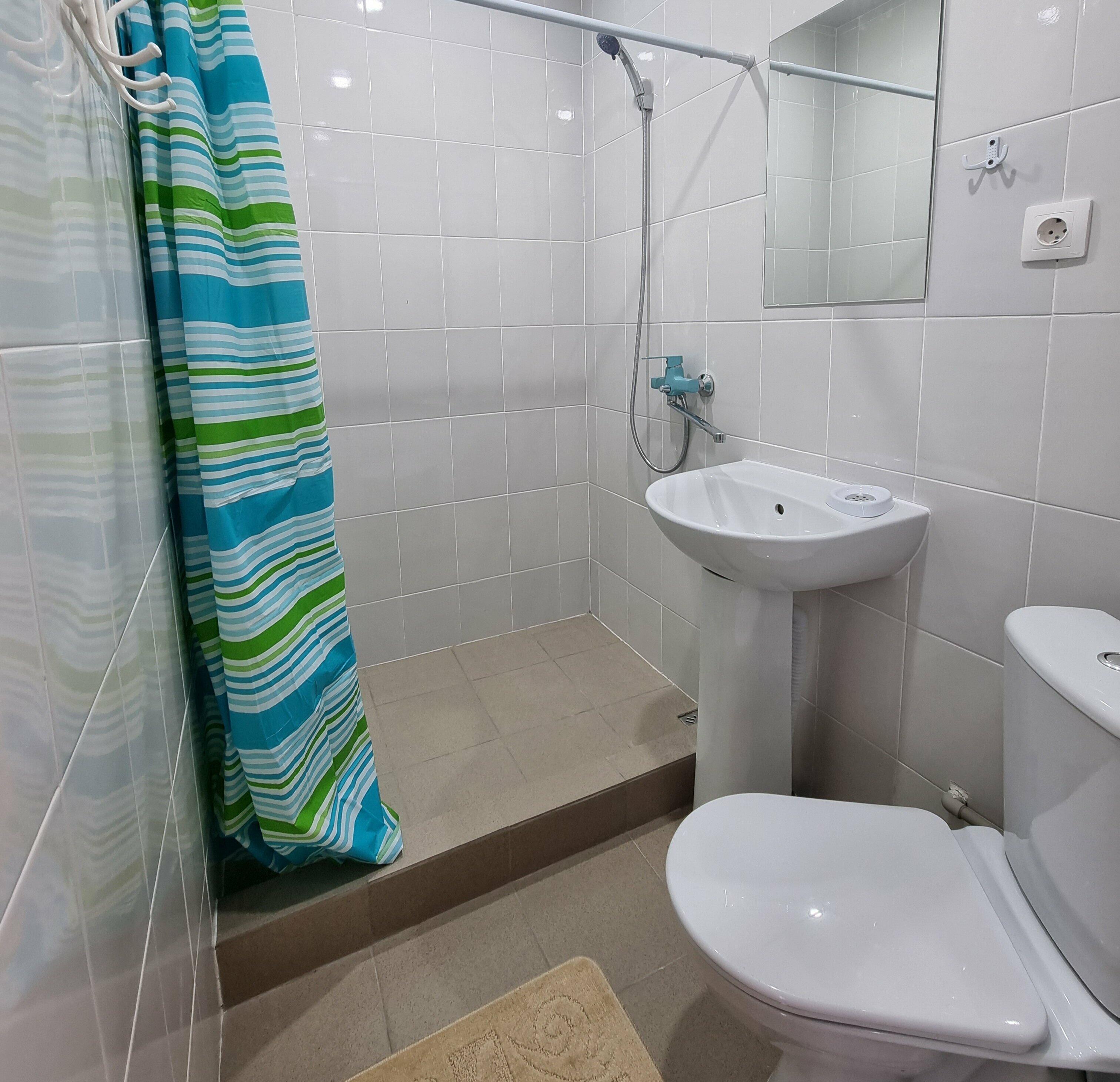 Четырехместный номер с ванной комнатой