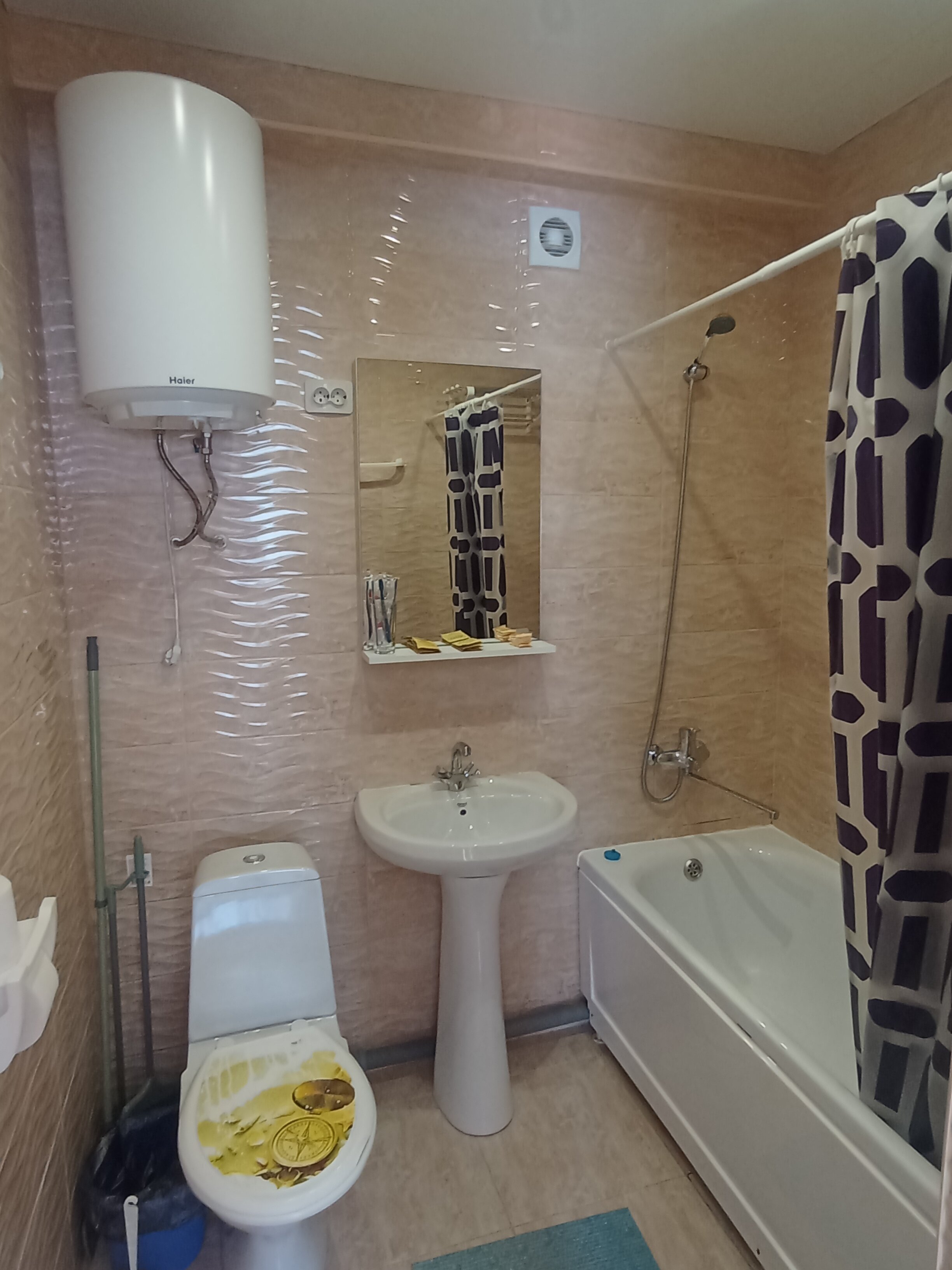 Четырехместный номер с ванной комнатой