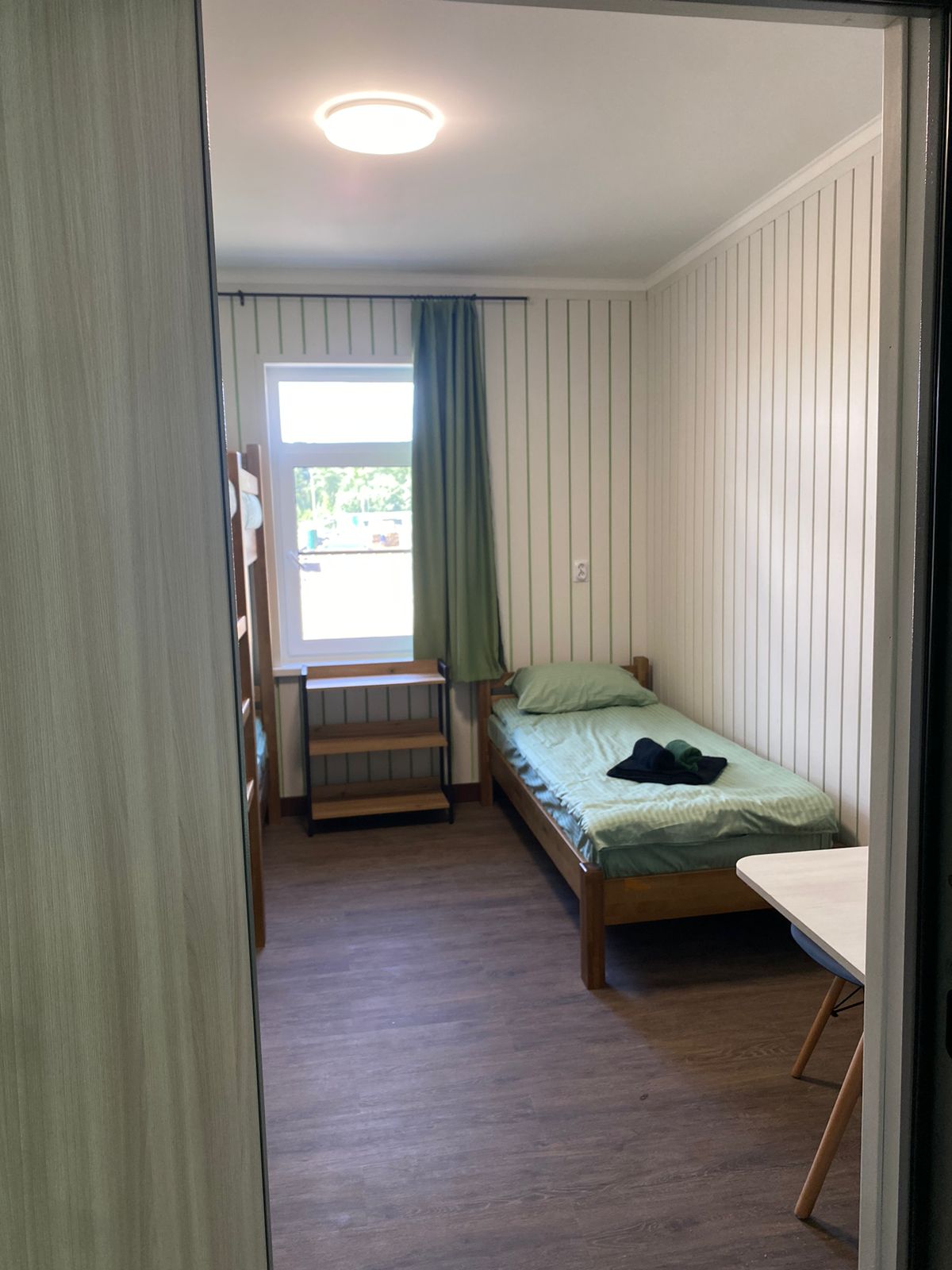 Трехместный номер с общей ванной комнатой