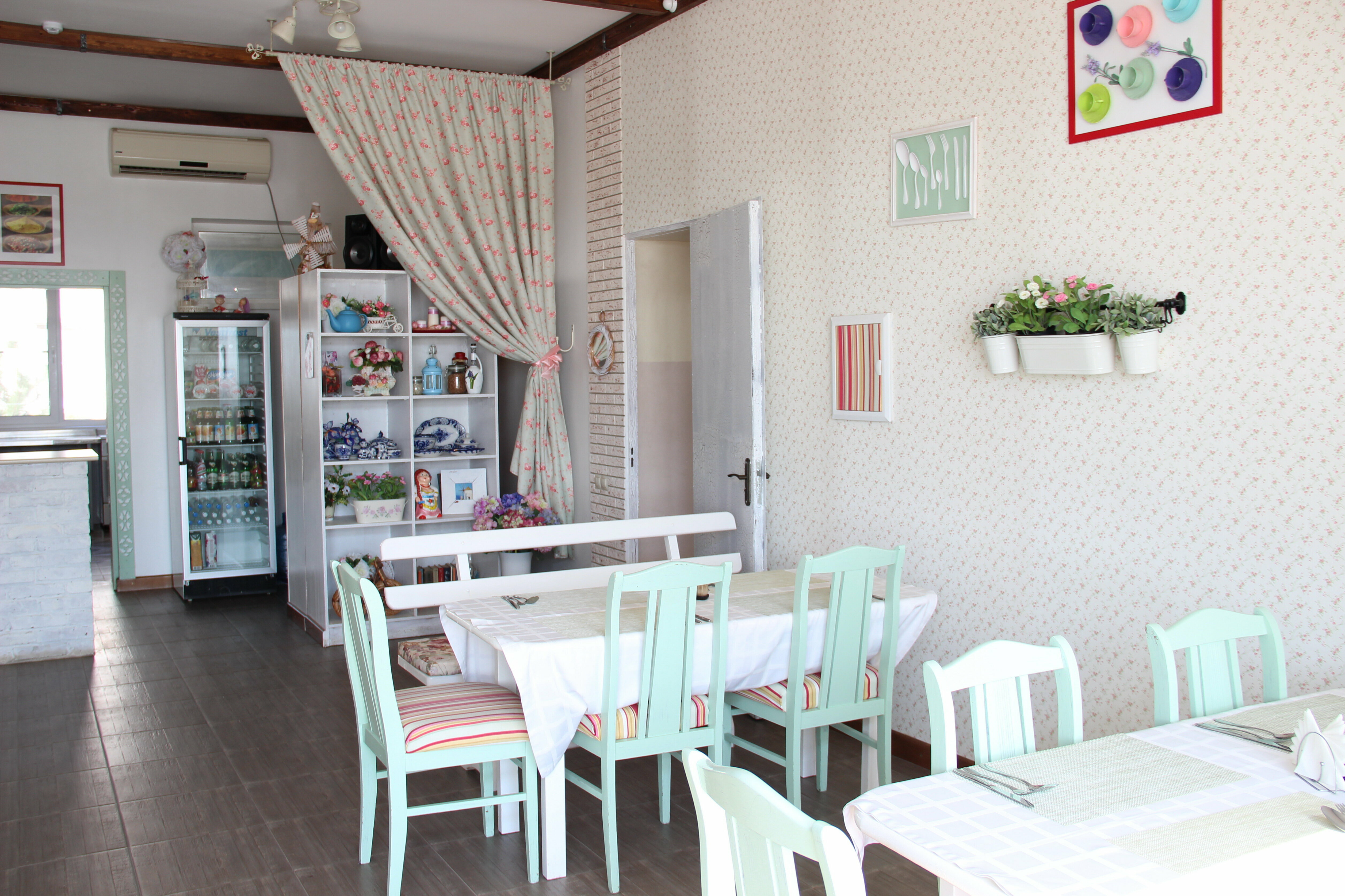 Двухместный номер эконом-класса с 2 отдельными кроватями