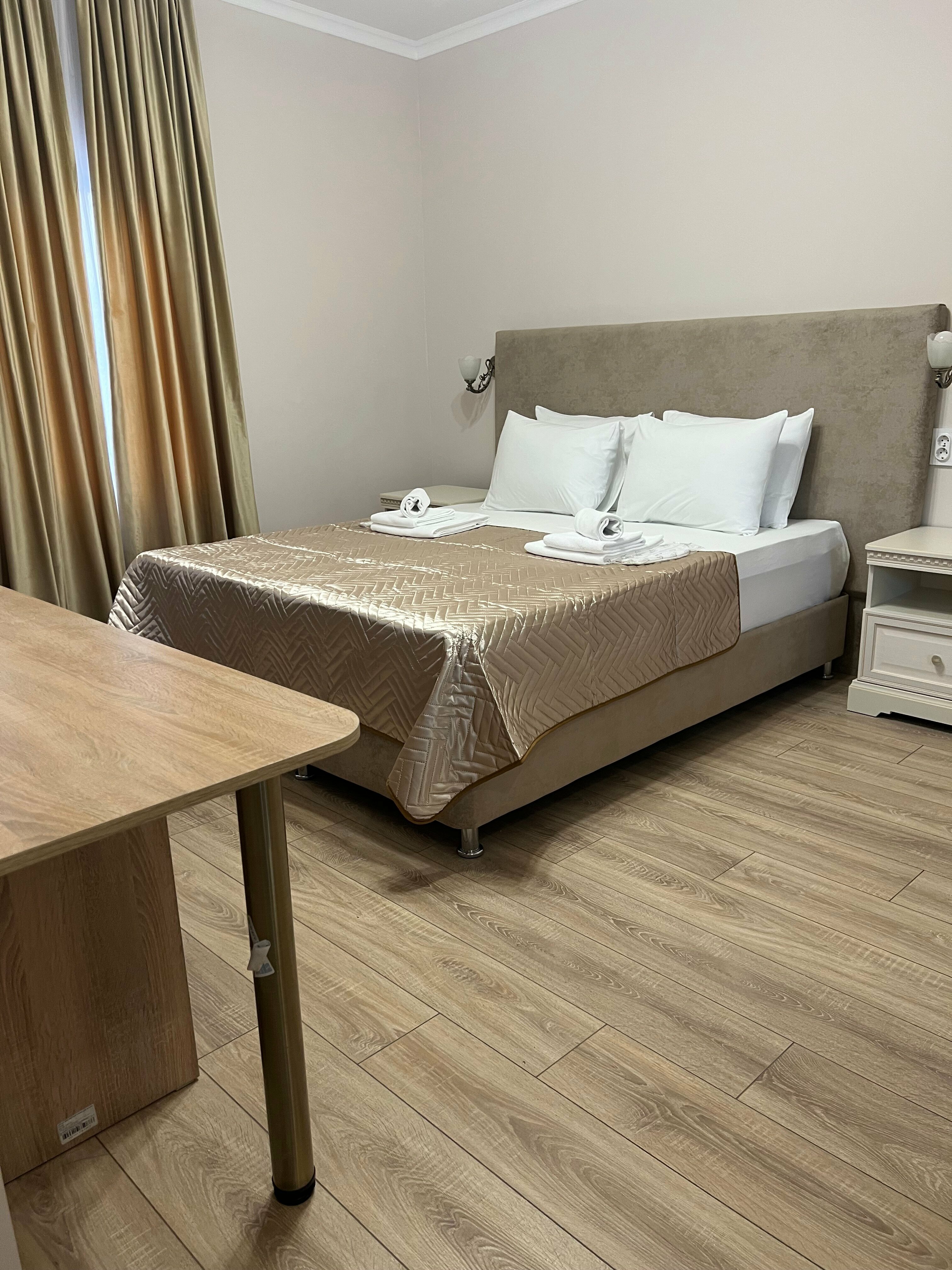 Трехместный номер Делюкс №8