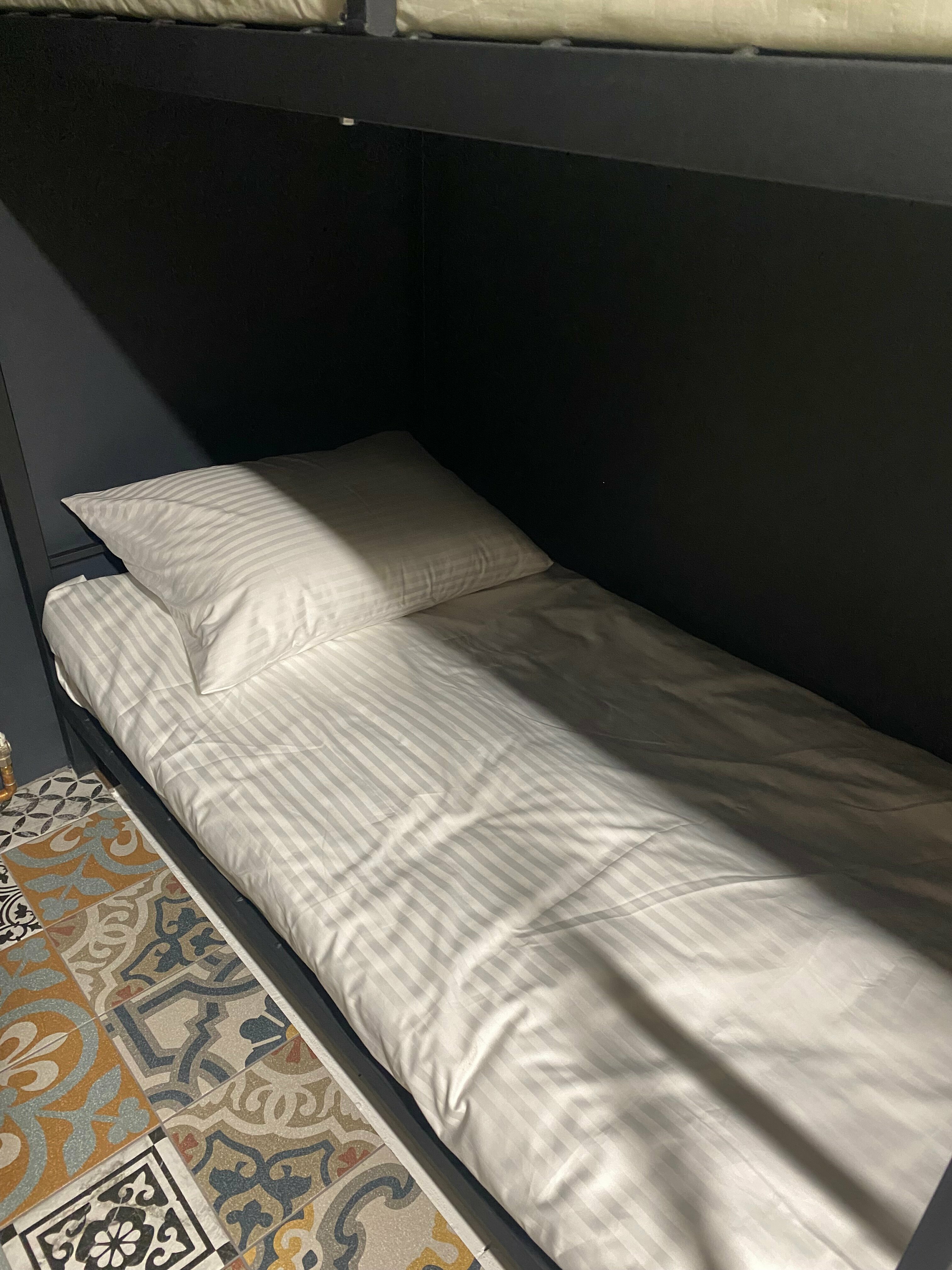 Кровать в общем 8-местном номере