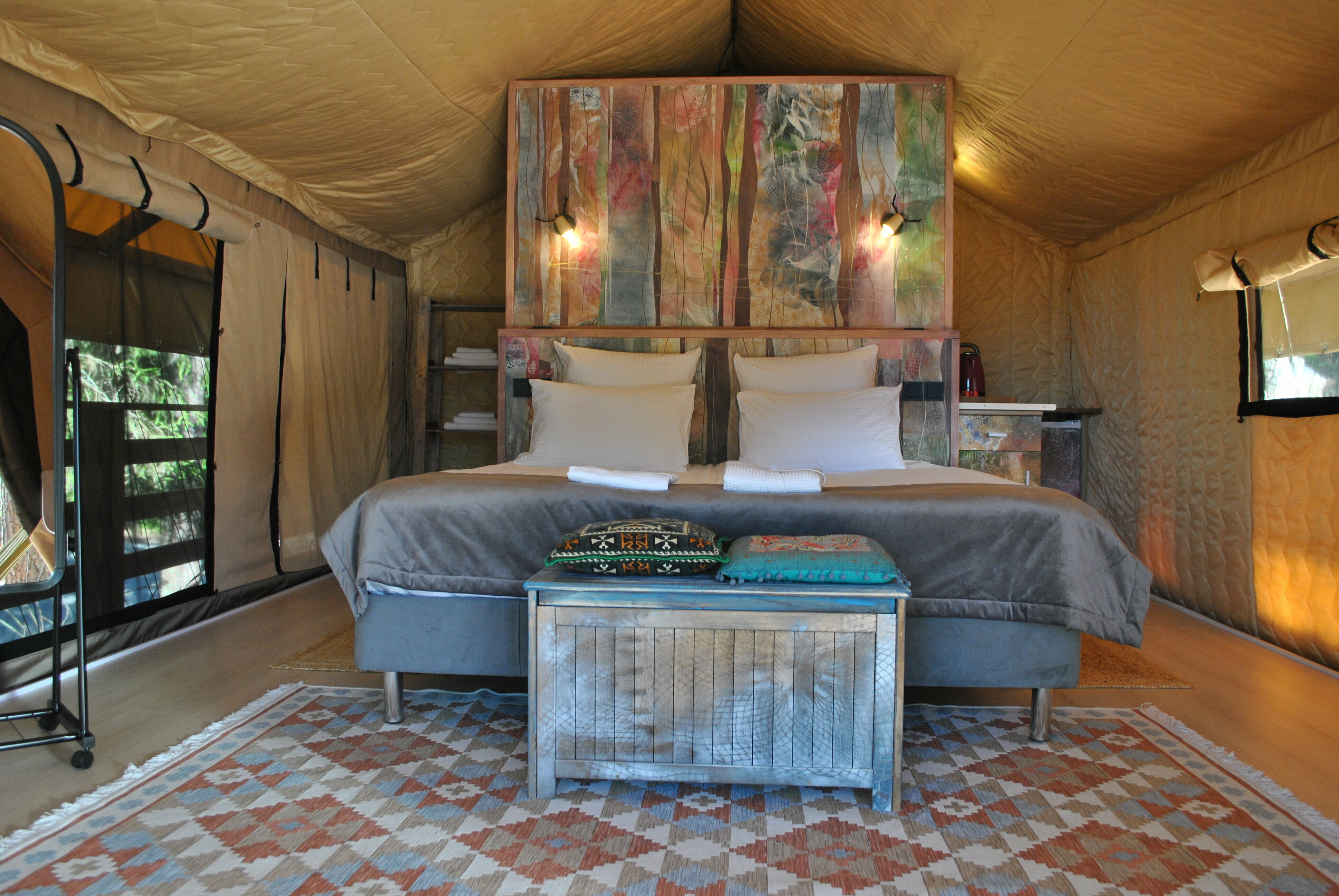 Лодж на холме с видом на озеро