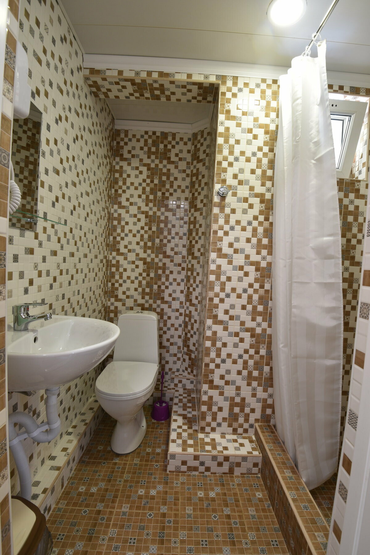 Семейный номер с боковым видом на море