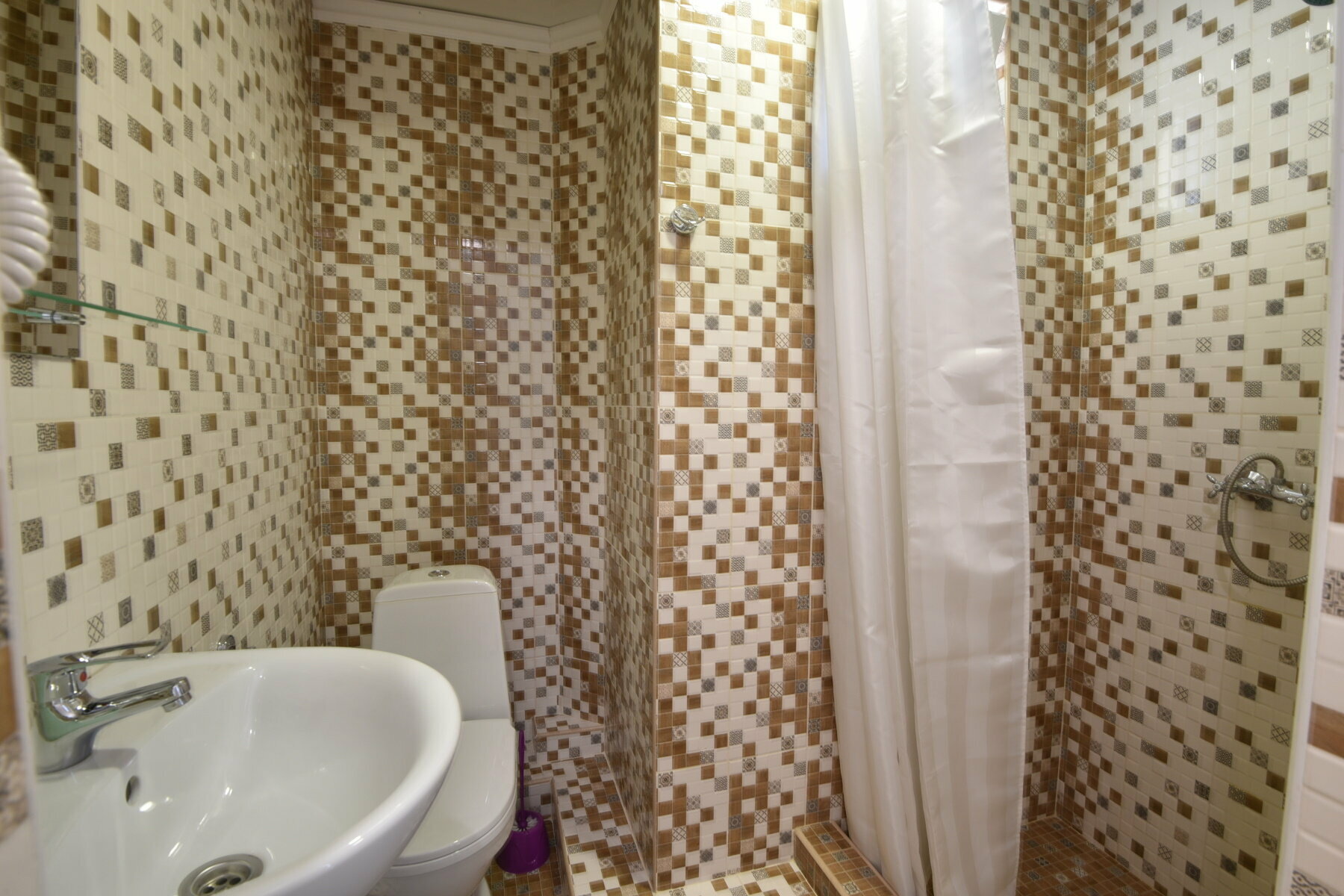 Семейный номер с боковым видом на море