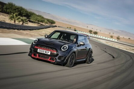 Первые MINI John Cooper Works GP переданы российским клиентам