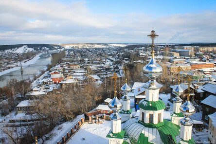 Вид с колокольни Тихвинской церкви