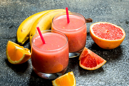7708_рскрф_рецепты с грейпфрутом_Смузи из цитрусовых и банана.jpg