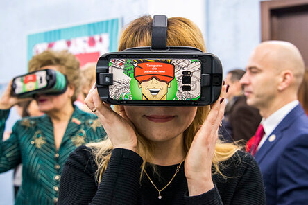 Не взлетела виртуальная реальность, несмотря на крайнюю зрелищность и активность втюхивания. Очки с VR, начиная с девяностых, на рынок заходили трижды. Все три раза эти заходы провалились