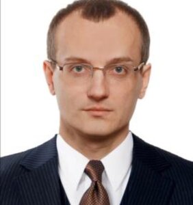 Адвокат по уголовным делам.