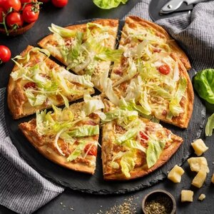 Пицца «Цезарь с курицей»