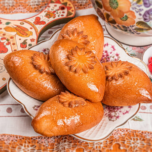 Пирожок с вишней