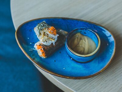 Спринг-ролл с фунчозой, морковью и тофу