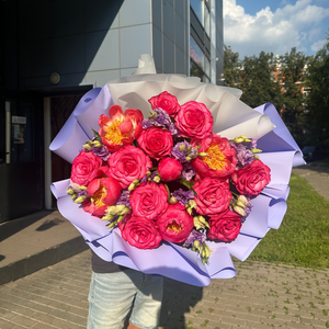 Букет роз с пионами