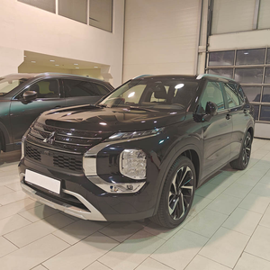 Mitsubishi Outlander 4