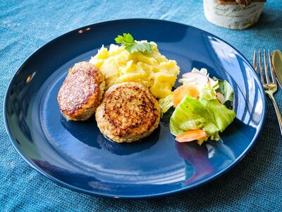 Куриные котлетки с картофельным пюре