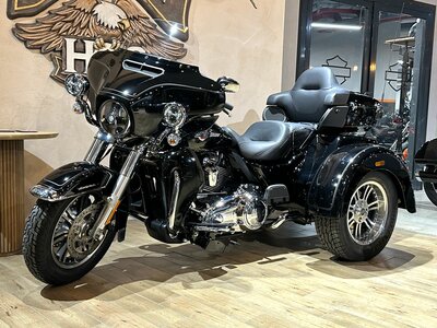 Tri Glide Ultra Harley-Davidson 2023 (Vivid Black)