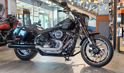 Sport Glide Harley-Davidson Softail Vivid Black 2021