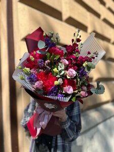 Пионы и пионовидная роза
