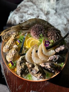 Живые морепродукты из аквариума