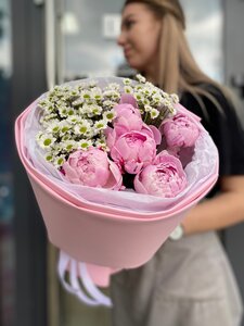 Букет с пионами и сантини