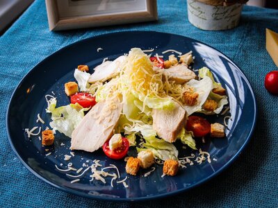 Цезарь с курицей