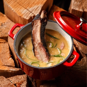 Гороховый суп с копчёными колбасками и ребром