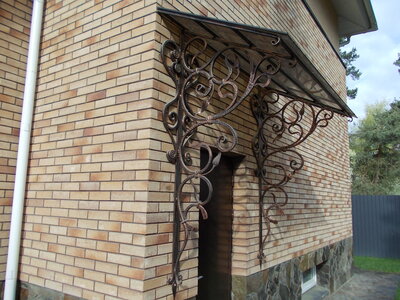 Козырьки, садовая мебель, скамьи.