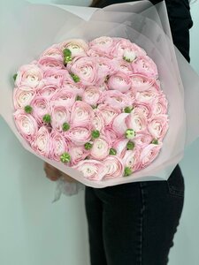 Букет воздушный из ранункулюсов