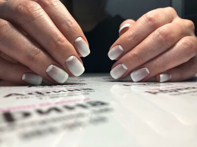 Маникюр с покрытием гель-лаком
