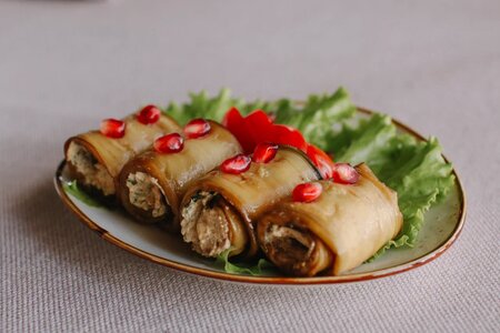 Рулетики из баклажана с орехами