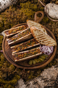 Мозговые косточки с аджикой и хрустящим хлебом