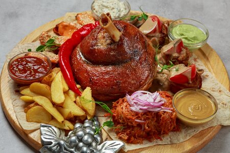 Ассорти - рулька, медальоны, крылышки, колбаски