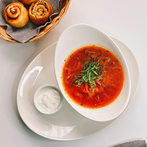 Борщ с чесночной булочкой