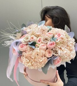 Коробка "Pink" с гортензией и пионовидной розой