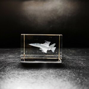 "ЯК-130". Стекло с лазерной гравировкой внутри