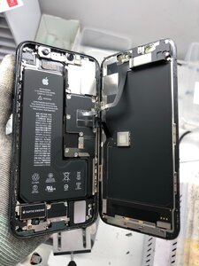 Замена аккумулятора "iPhone 11"