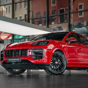 Porsche Cayenne Coupé красный