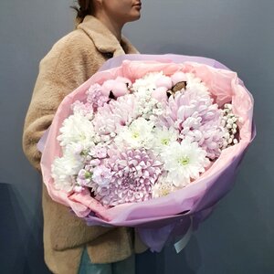Букет "Лунное сияние" из кустовых хризантем, одноголовых