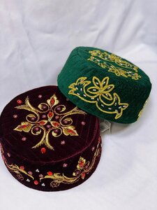 Татарский головной убор -тюбетейка.