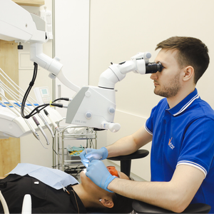 Лечение под микроскопом пульпита (1 канальный зуб)