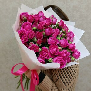 Букет из кустовой розы