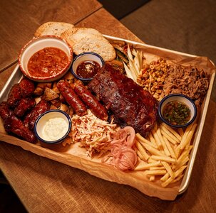 Гора мяса в баре The Chops: мясное безумие!