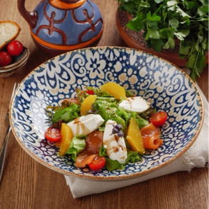 Салат с апельсином, копченой форелью и мягким сыром