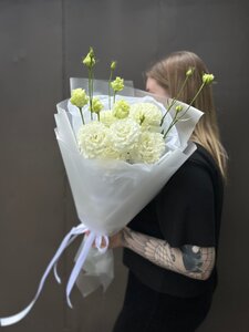 Букет с эустомой