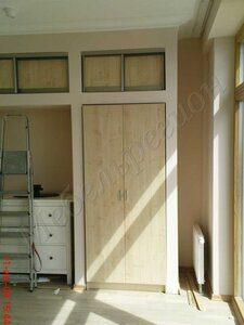 Прямые встроенные шкафы