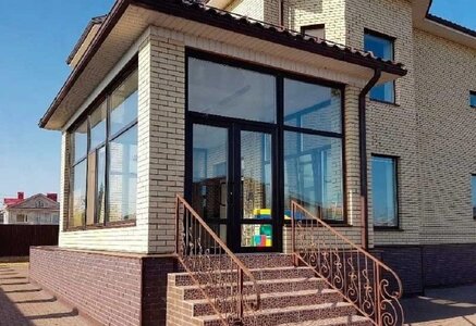 Остекление крыльца частного дома любой сложности