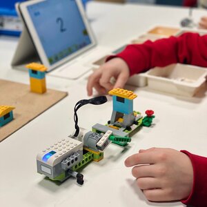 Робототехника Lego WeDo 2.0. 4 занятия по 1,5 ч. в месяц