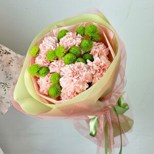 Букет из диантусов и хризантемы
